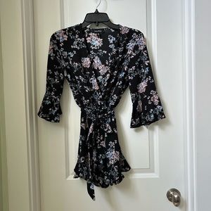 Lea and Viola Floral Romper size XS